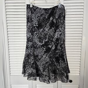 🟢 Alexandra Bartlett Black and White Asymmetrical Skirt